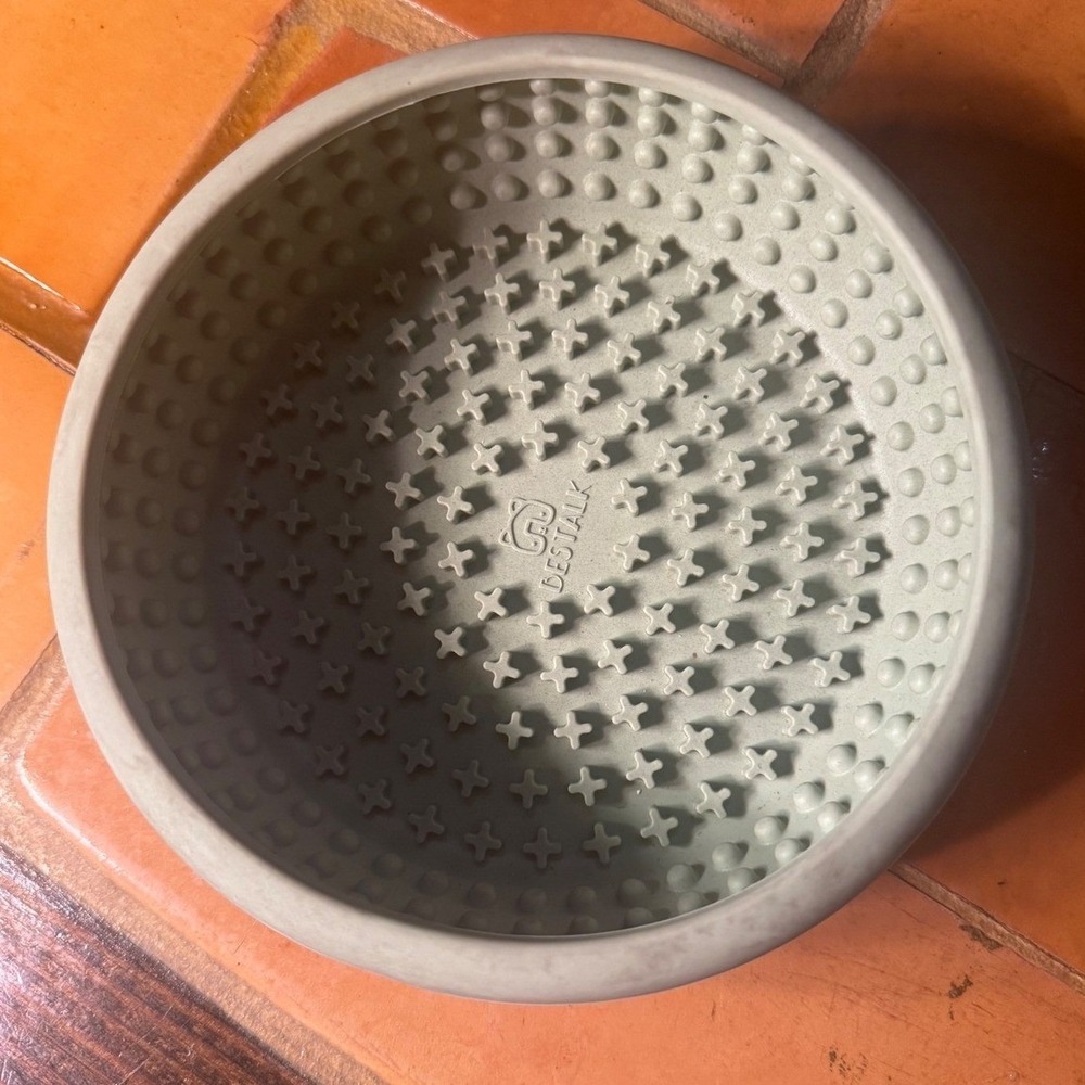 BESTALK‎ Slow Feeder Dog Bowl Sage Green Silicone Non-Slip Pet Food Water Bowl